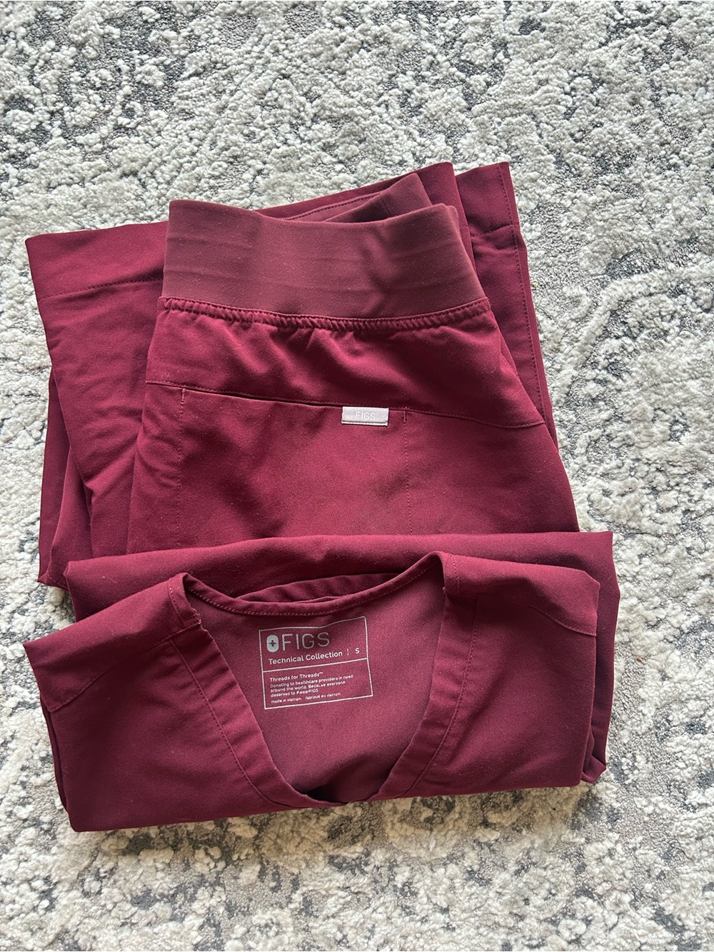FIGS Women's Scrub Set in Burgundy